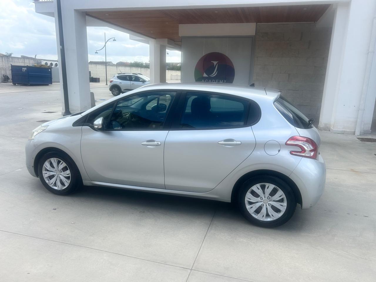Peugeot 208 1.4 HDi 68 CV 5 porte Active