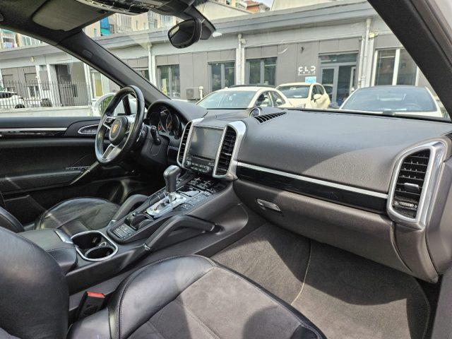 PORSCHE Cayenne 3.0 Diesel Platinum Edition GANCIO TRAINO