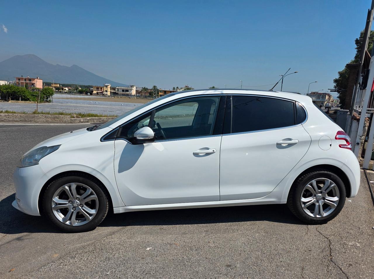 Peugeot 208 1.4 HDi 68 CV 5 porte Allure