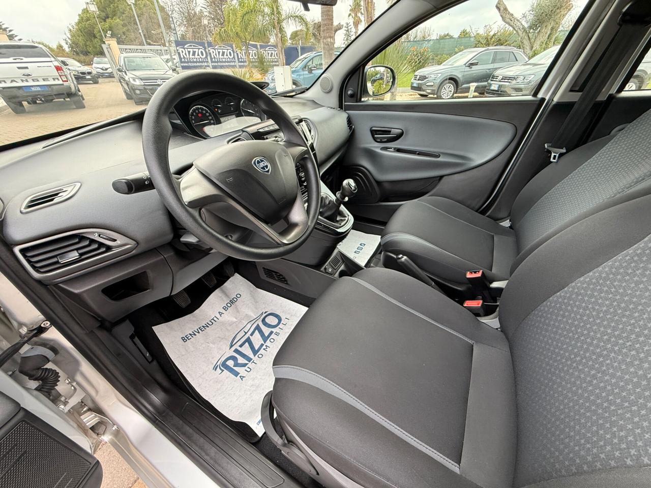 Lancia Ypsilon 1.2 69 CV 5 porte Unyca