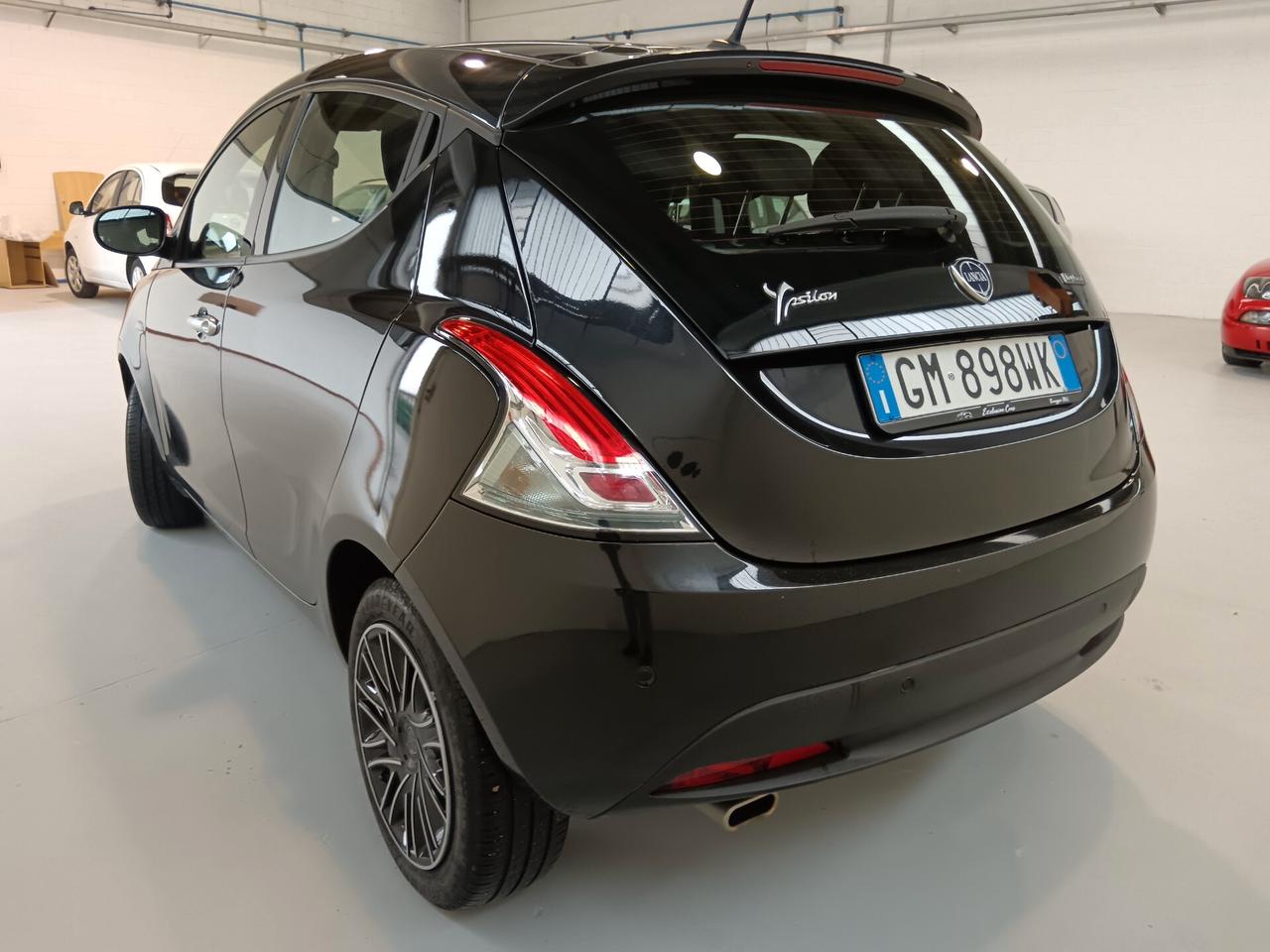 Lancia Ypsilon 1.0 FireFly 5 porte S&S Hybrid Ecochic Gold