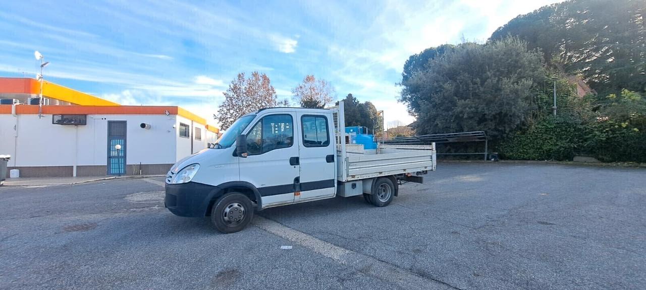 IVECO DAILY CON POSTI E CASSONE