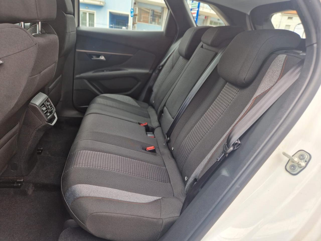 Peugeot 3008 BlueHDi 130 S&S Active