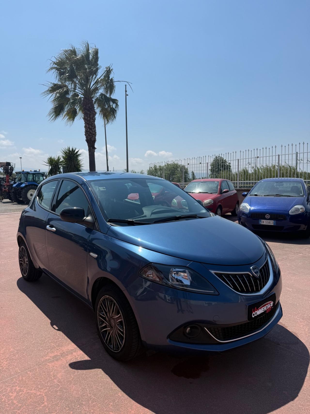 Lancia Ypsilon 1.0 Hybrid 69cv