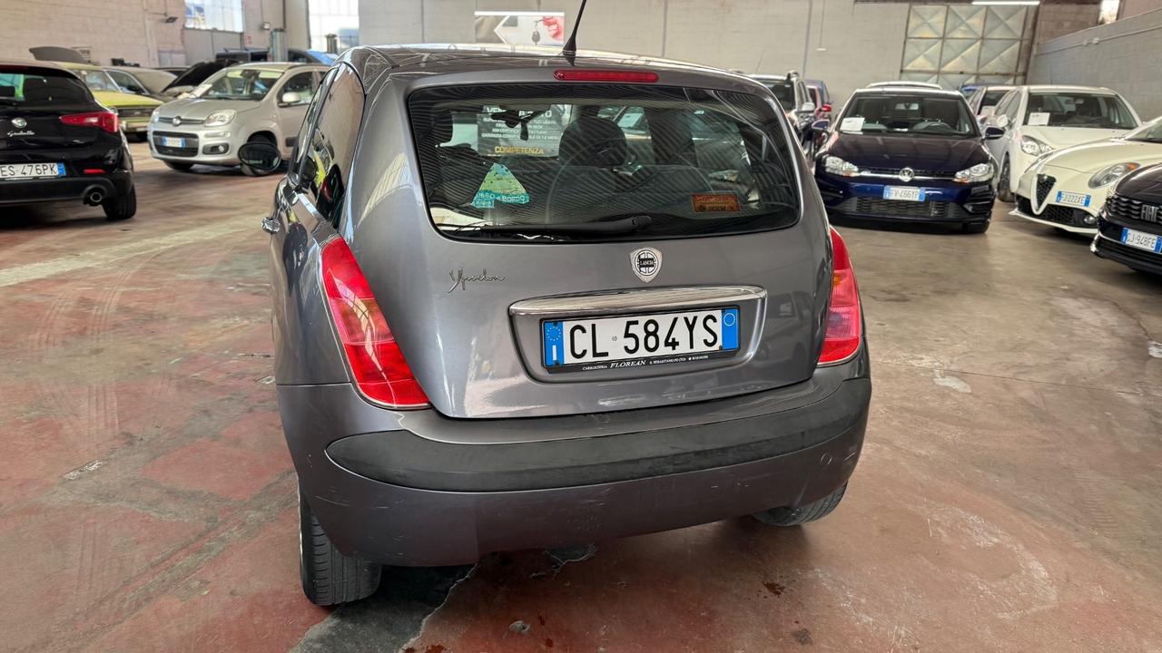 Lancia Ypsilon 1.2 16V Platino