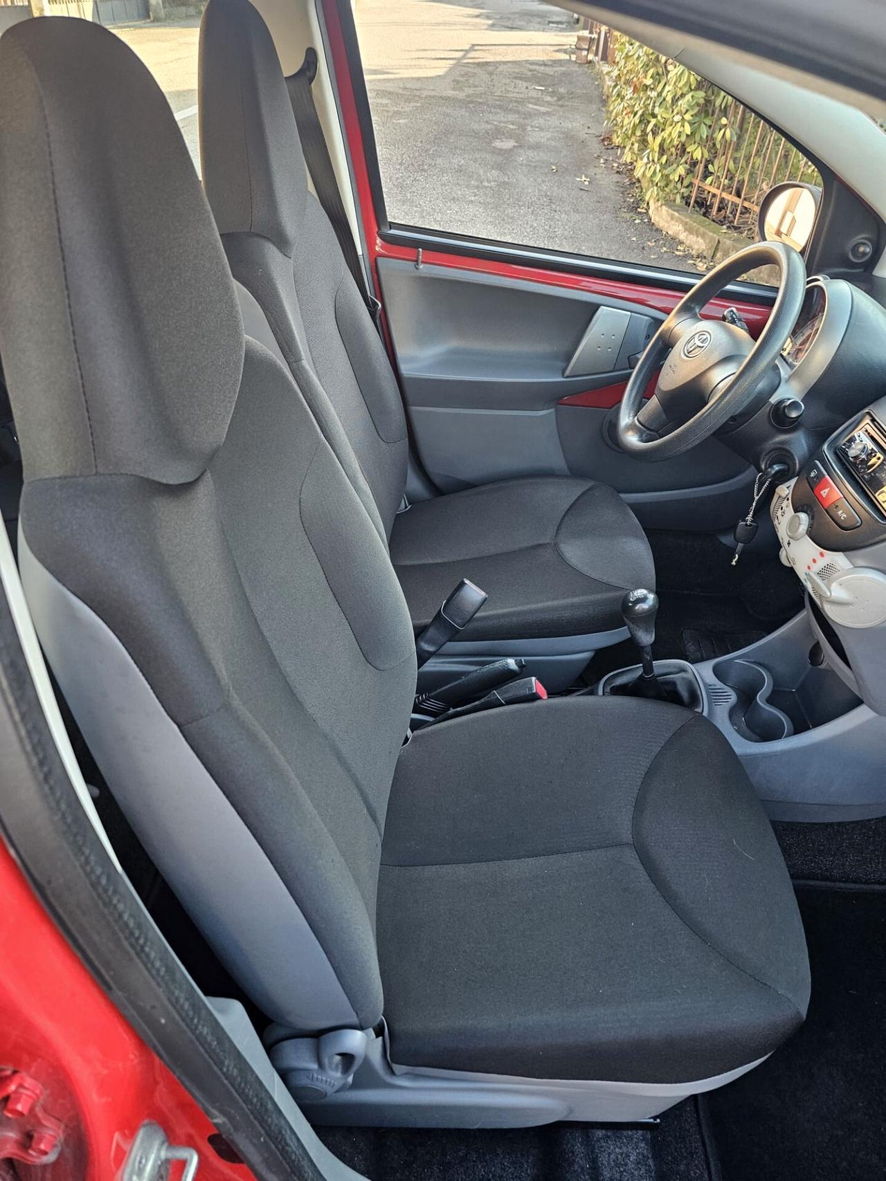 Toyota Aygo 1.0 12V VVT-i 5 porte Sol