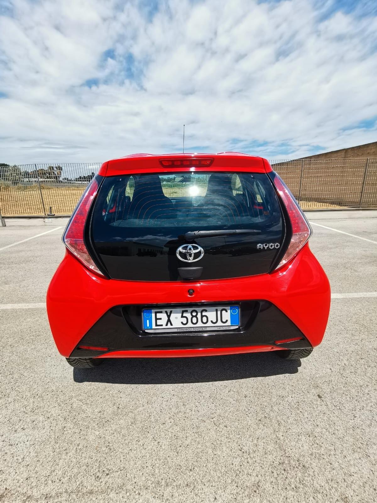 Toyota Aygo 1.0 VVT-i 69 CV 5P. x-cool 2014