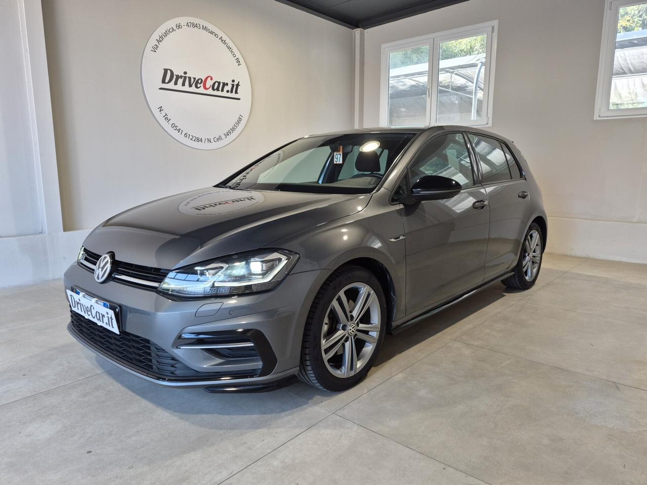 Volkswagen Golf 1.5 TFSI 150CV DSG *R-LINE* LED APPLE CARPLAY ANDROID AUTO RETROCAM. LAVAFARI VETRI PRIVACY