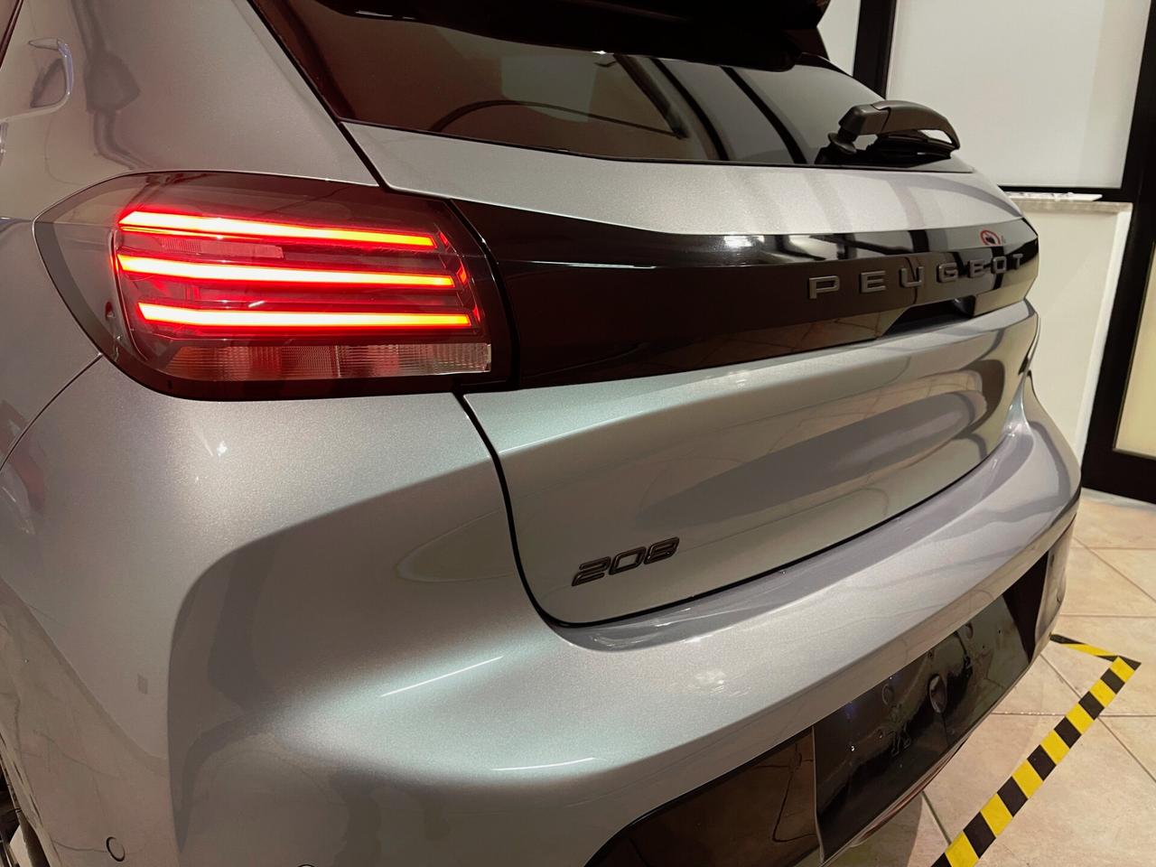 Peugeot 208 1.2 100cv 5 porte Allure NO VINCOLO DI FINANZIAMENTO