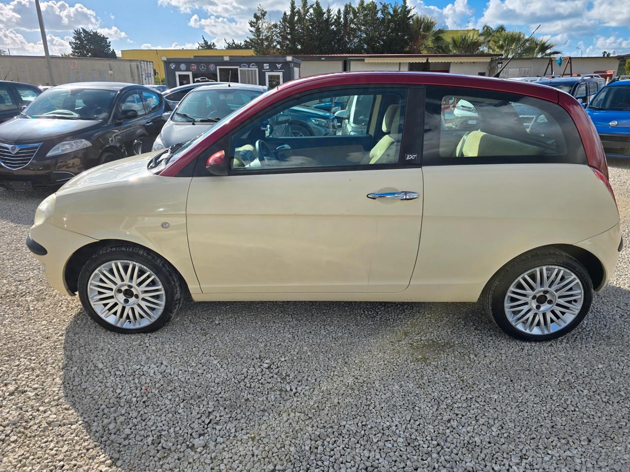 Lancia Ypsilon 1.3 MJT 75 CV Argento