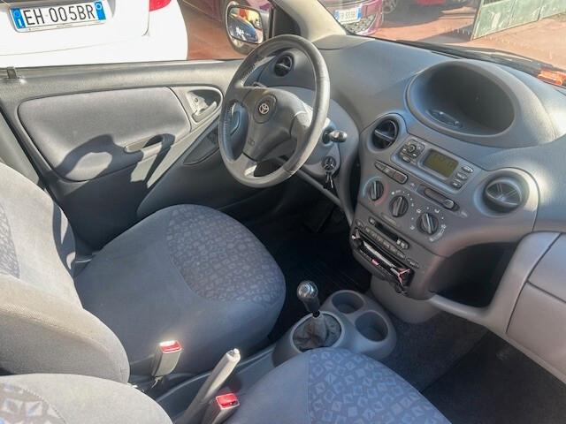 Toyota Yaris 1.3i 16V cat 5 porte