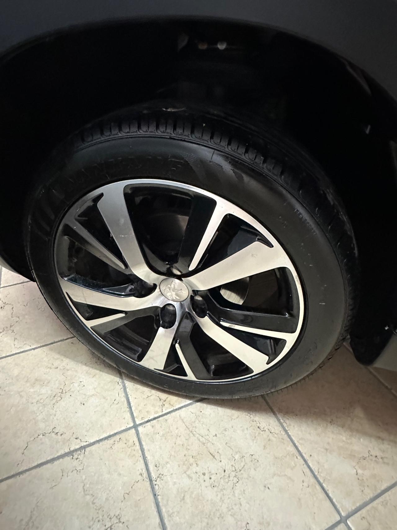 Peugeot 2008 BlueHDi 120 S&S Allure