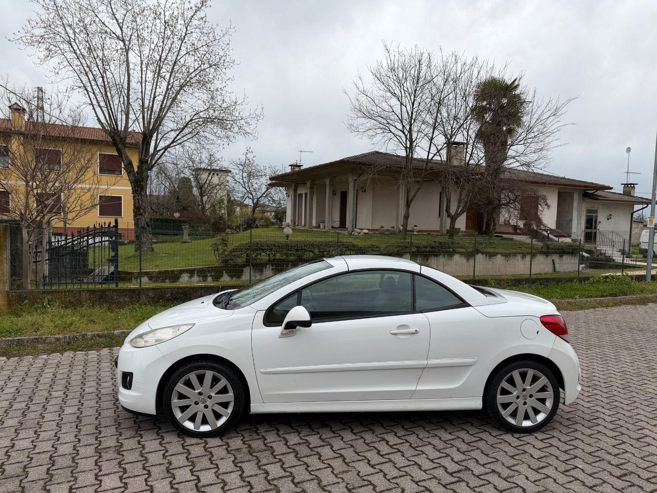 Peugeot 207cc 1.6 HDi Cabrio OK Neopatentati
