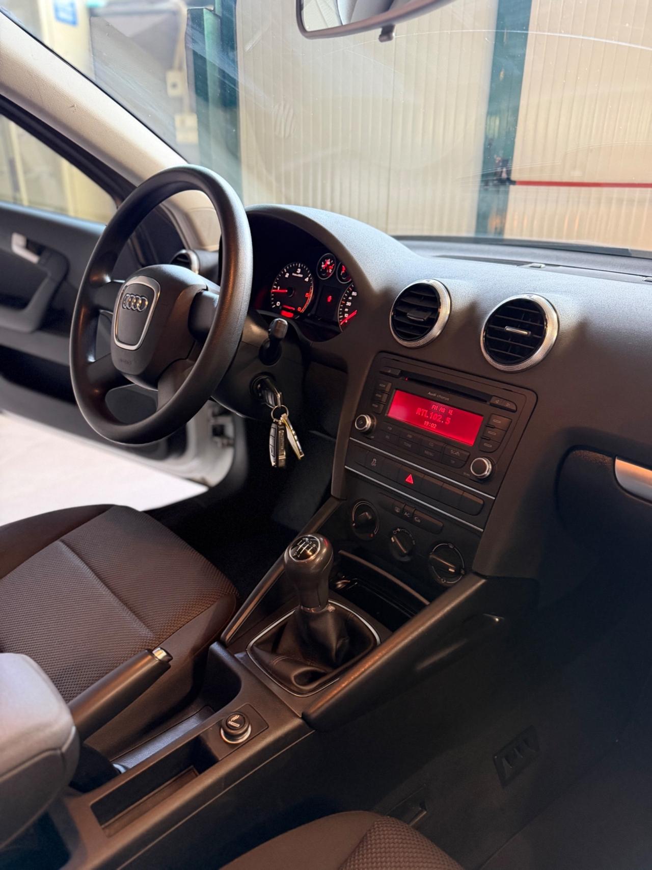 Audi A3 SPB 1.6TDI ATTRACTION NEOPAT KMCERT GARANZ