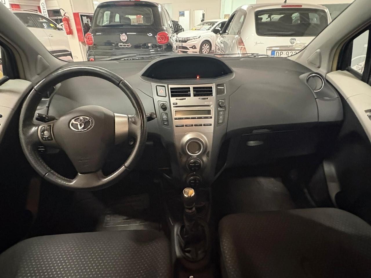 TOYOTA YARIS serie 3 Benzina 1.3 CV 101 EURO 5B Km 87.105 X NEOPATENTATI garanzia 12 mesi