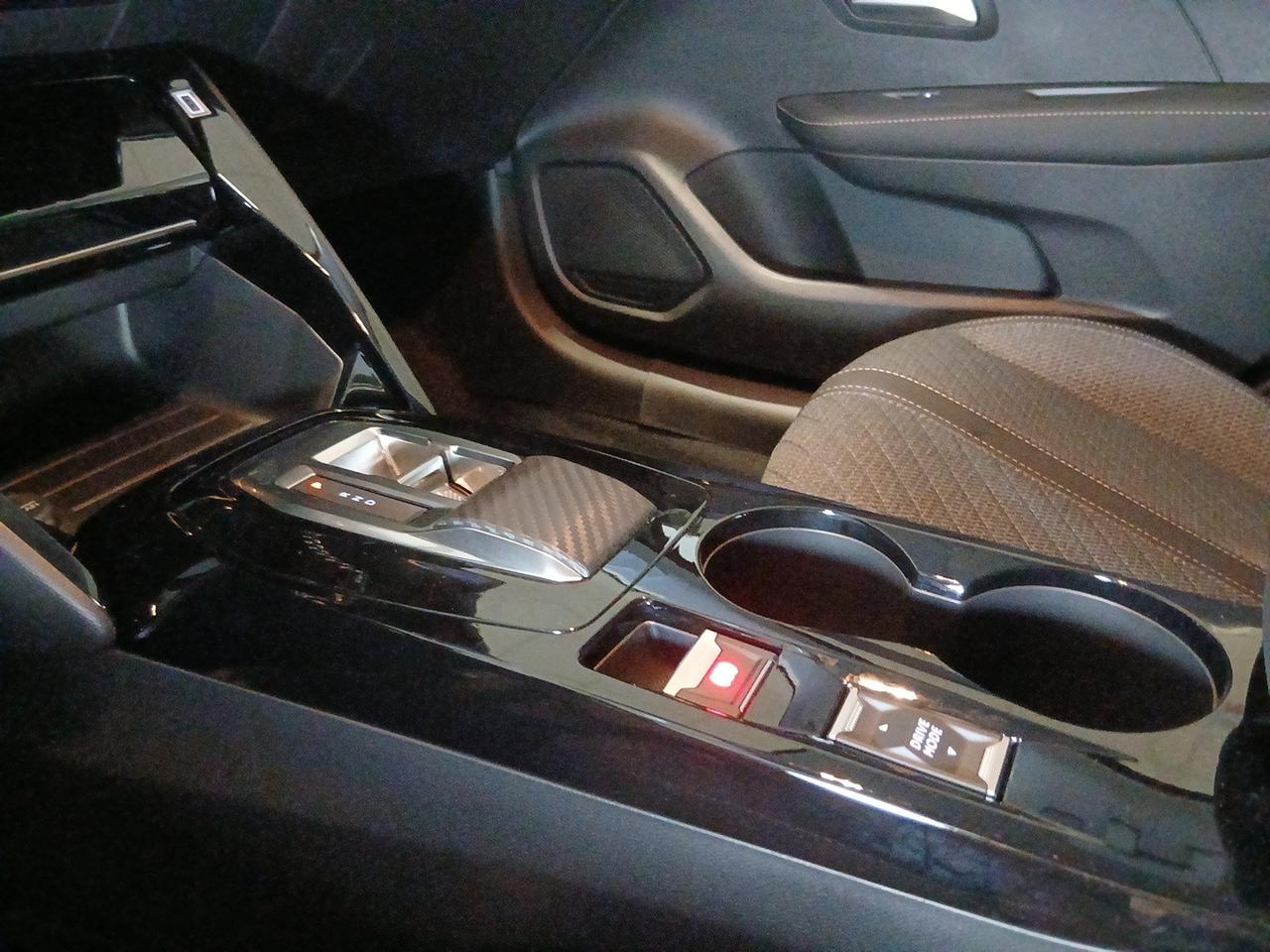 PEUGEOT 208 2ª serie - 208 Hybrid 110 e-DCS6 5 porte Allure