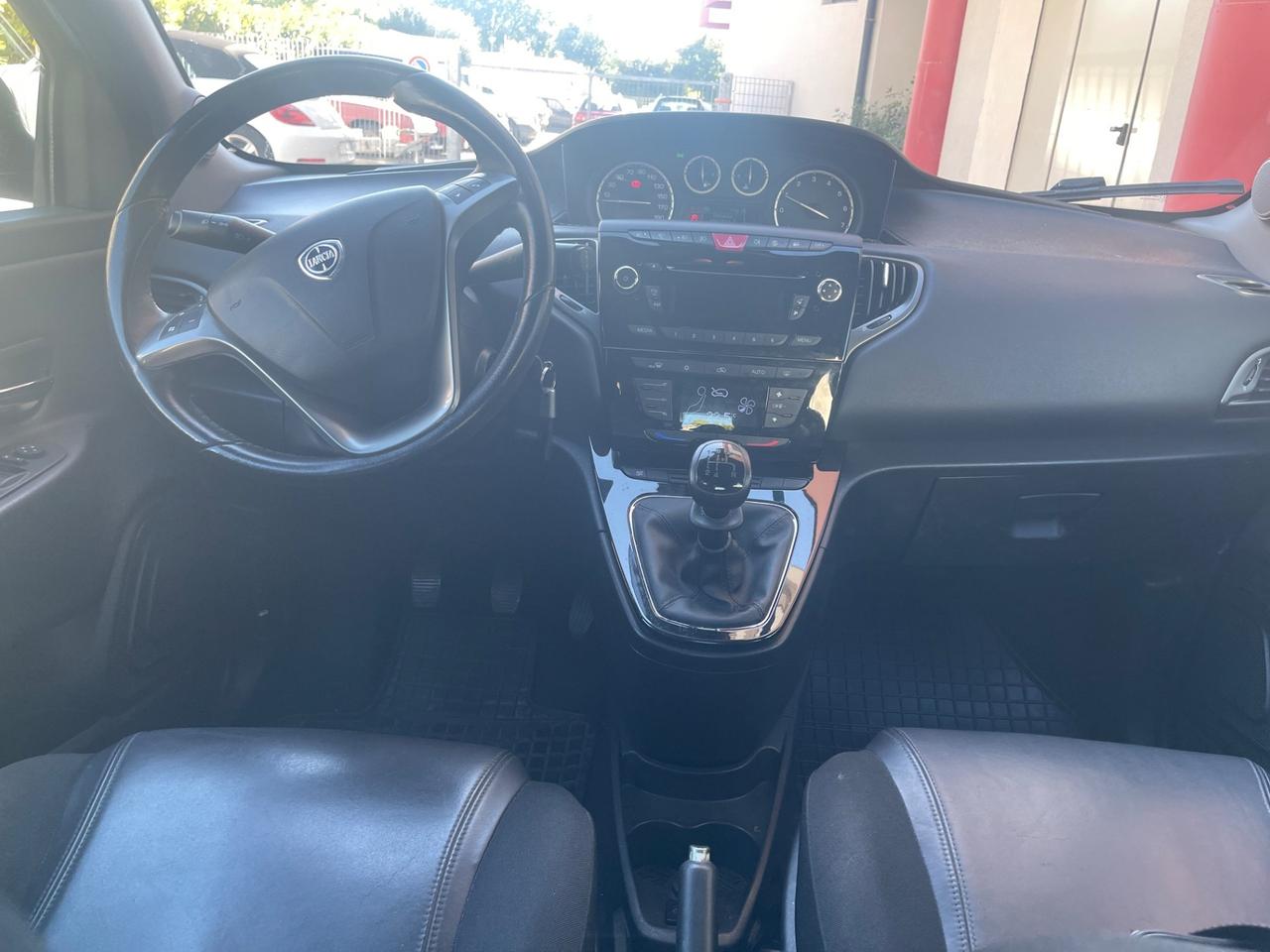 Lancia Ypsilon 1.2 69 CV 5 porte GPL Ecochic Platinum SI NEOPATENTATI