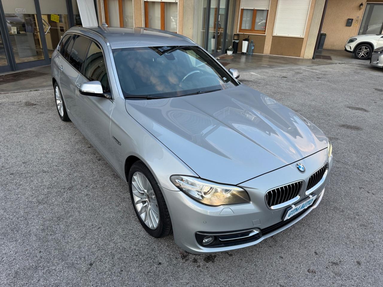 Bmw 520 520d Touring LUXURY -2.0 Diesel 190 CV -Automatica