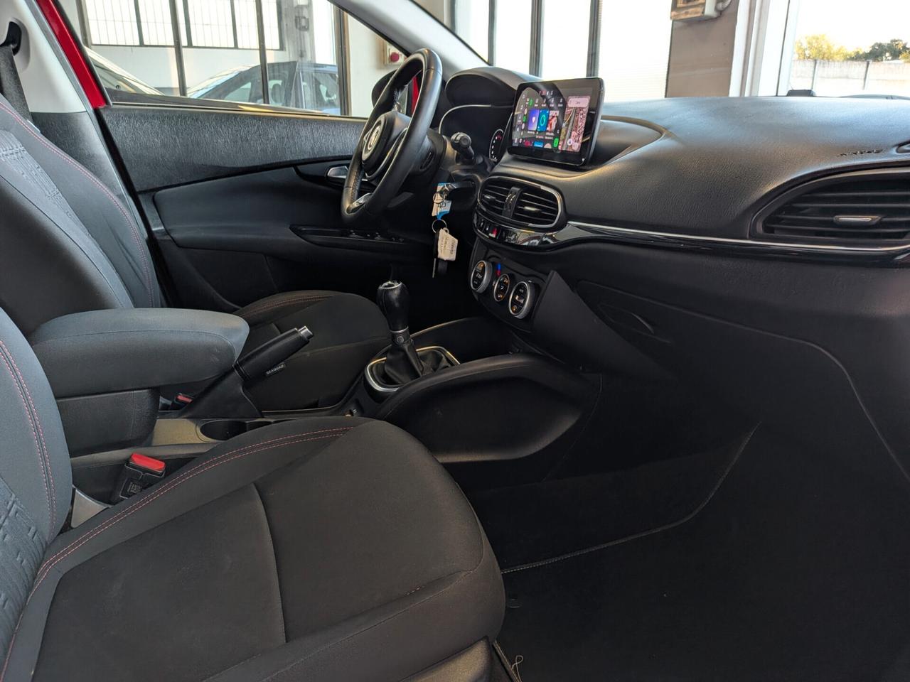 FIAT TIPO CROSS 1.0 5 PORTE Red
