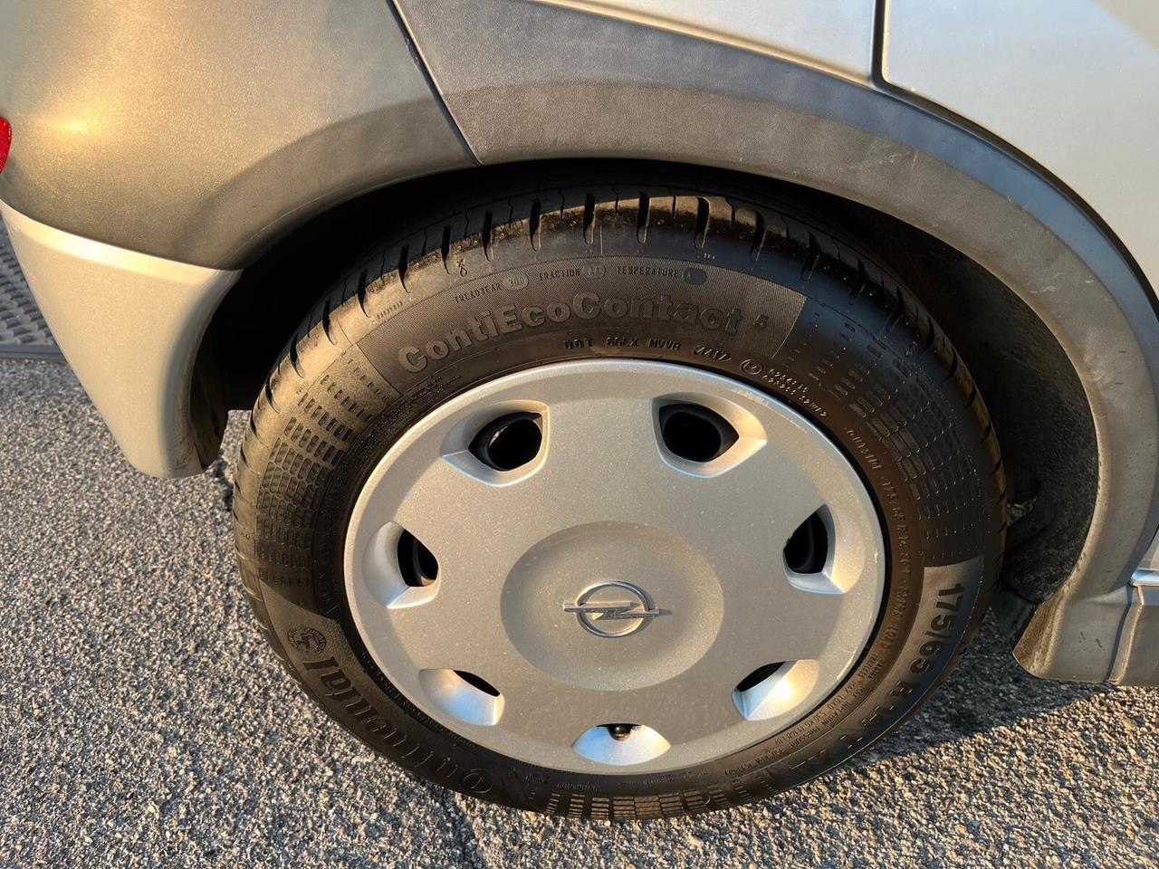 Opel Corsa 1.0i 12V cat 5 porte