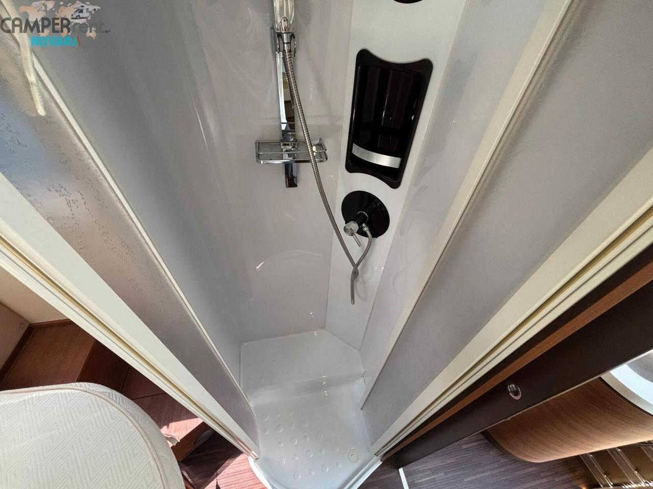 ELNAGH MAGNUM 81G - motorhome con letto nautico in coda e maxi garage