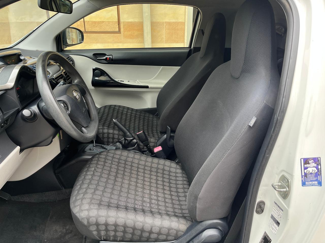 Toyota iQ 1.0 CVT 68cv Automatica