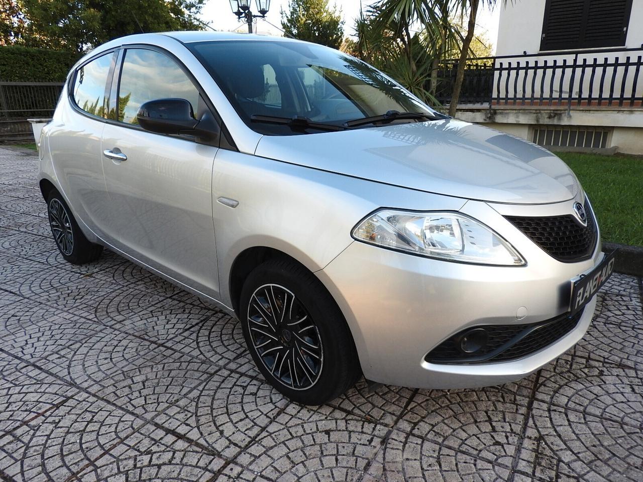 Lancia Ypsilon 1.2 69 CV 5 porte Gold NEOPATENTATI