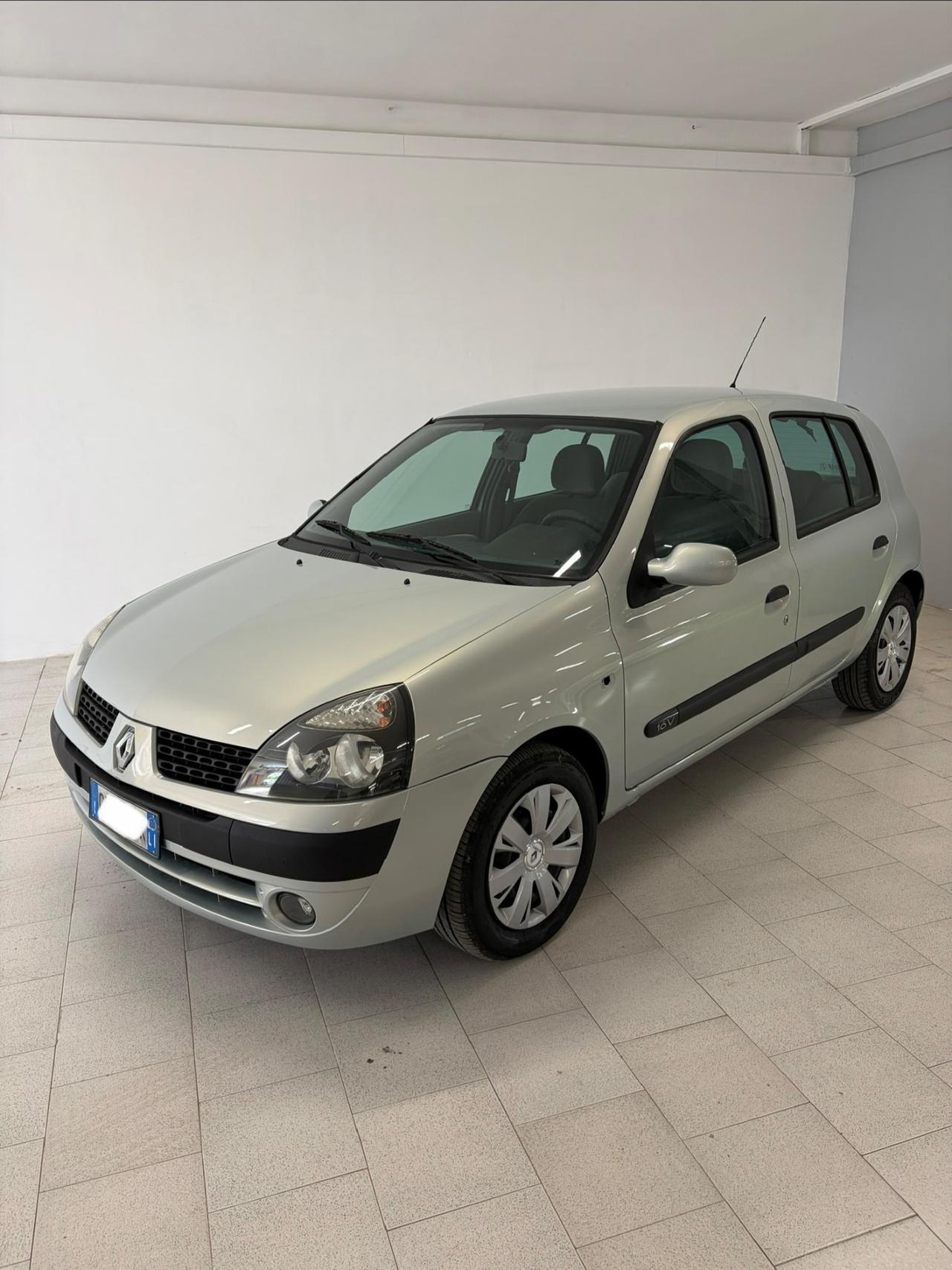 Renault Clio 1.2 16V cat 5 porte Privilège km 109.000 Nuova !