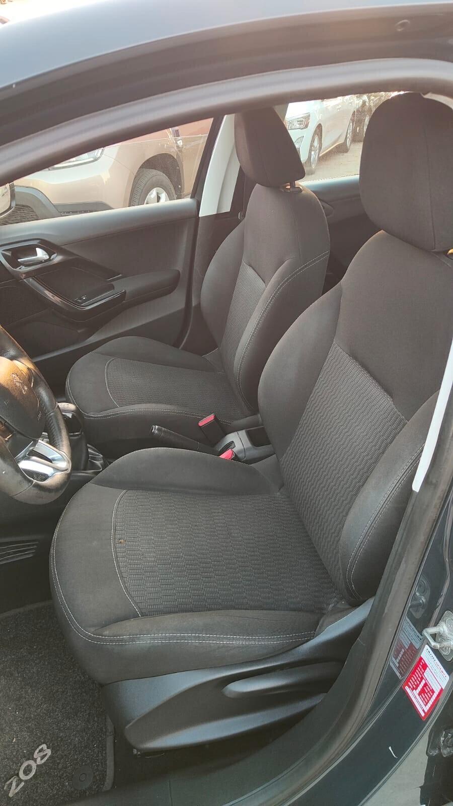 Peugeot 208 BlueHDi 75 5 porte Touch