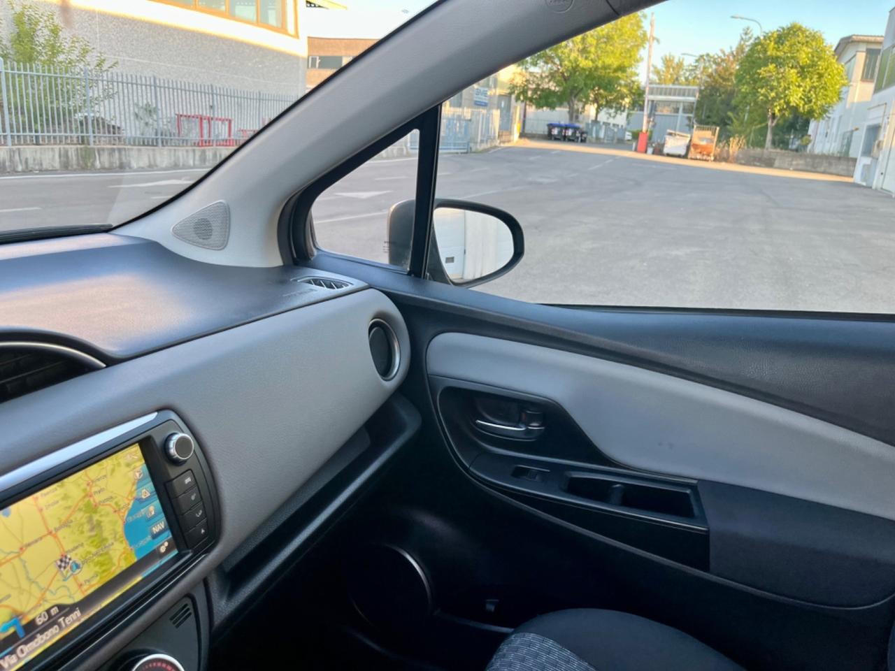 Toyota Yaris 1.0benz 2015 118.000km euro6 per neopatentati