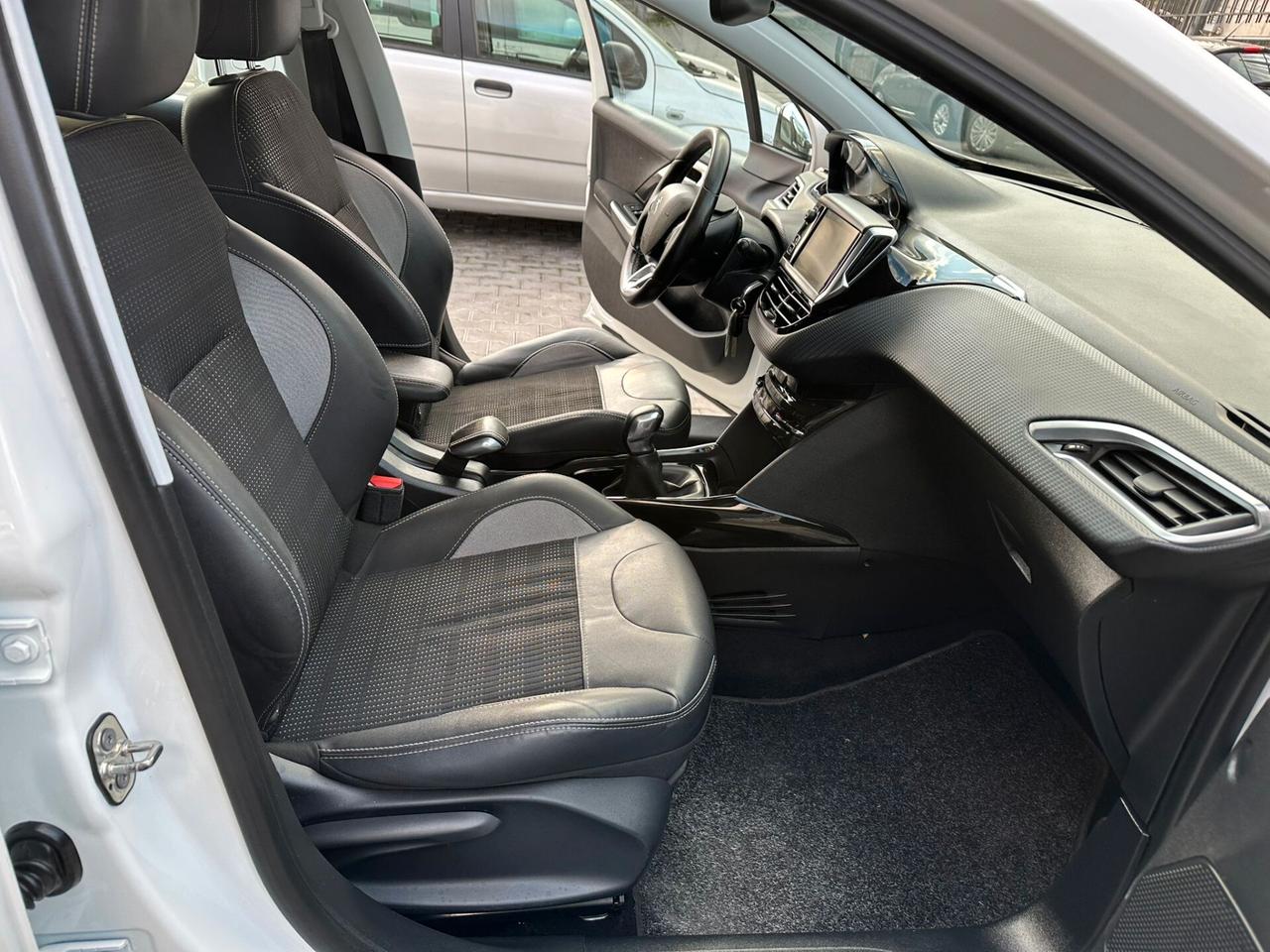 Peugeot 2008 BlueHDi 100 Allure