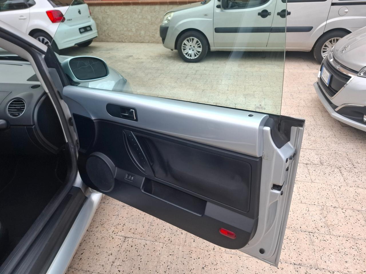 Volkswagen New Beetle Cabriolet - 1.4-16V Highline