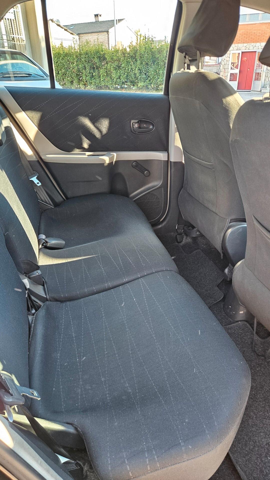 Toyota Yaris 1.0 5 P SOL