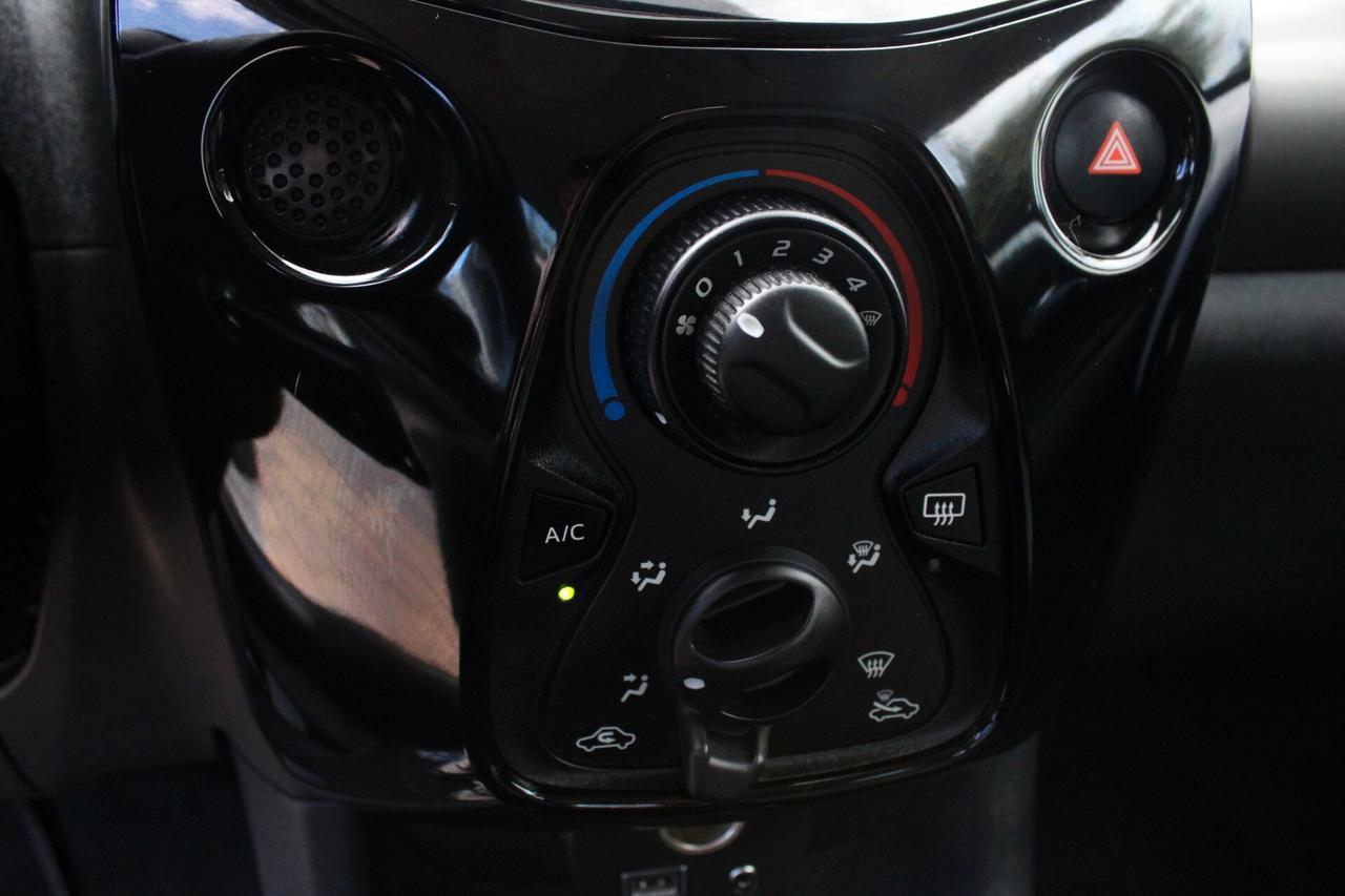 Citroen C1 PureTech 82 5p. Shine