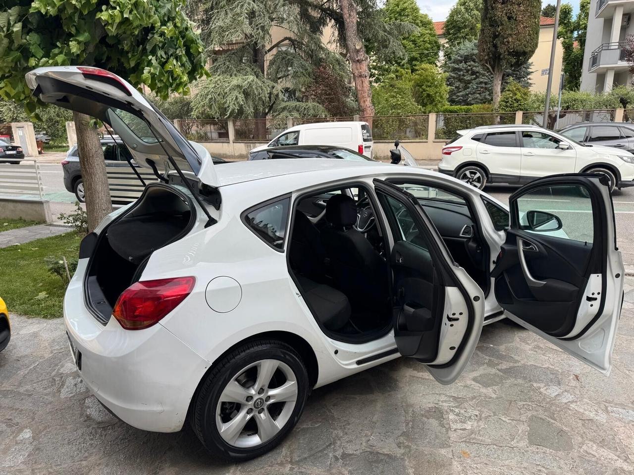 OPEL ASTRA 1.7 CDTI 110cv 5p COSMO NEOPATENT