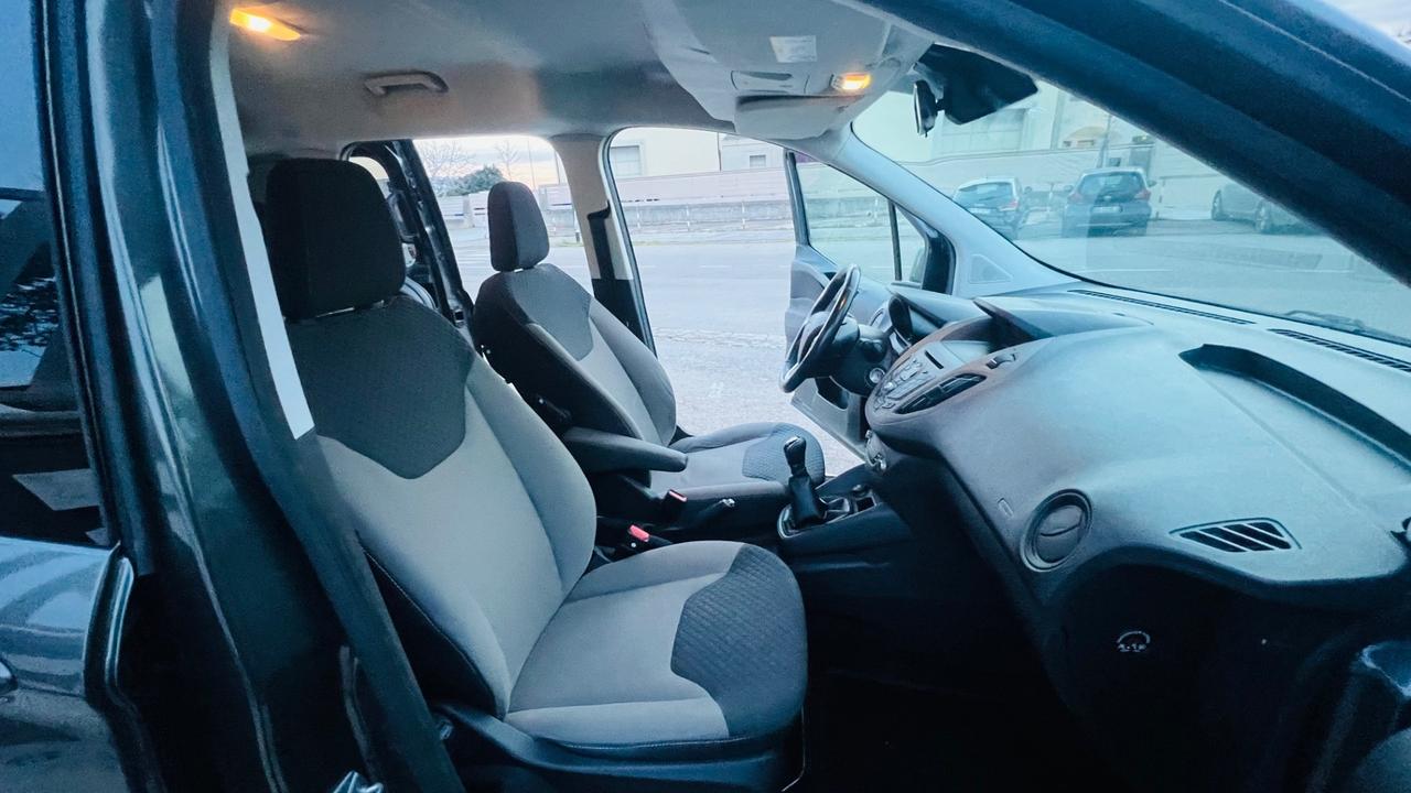 Ford Tourneo Courier 1.5 TDCI 95 CV Titanium