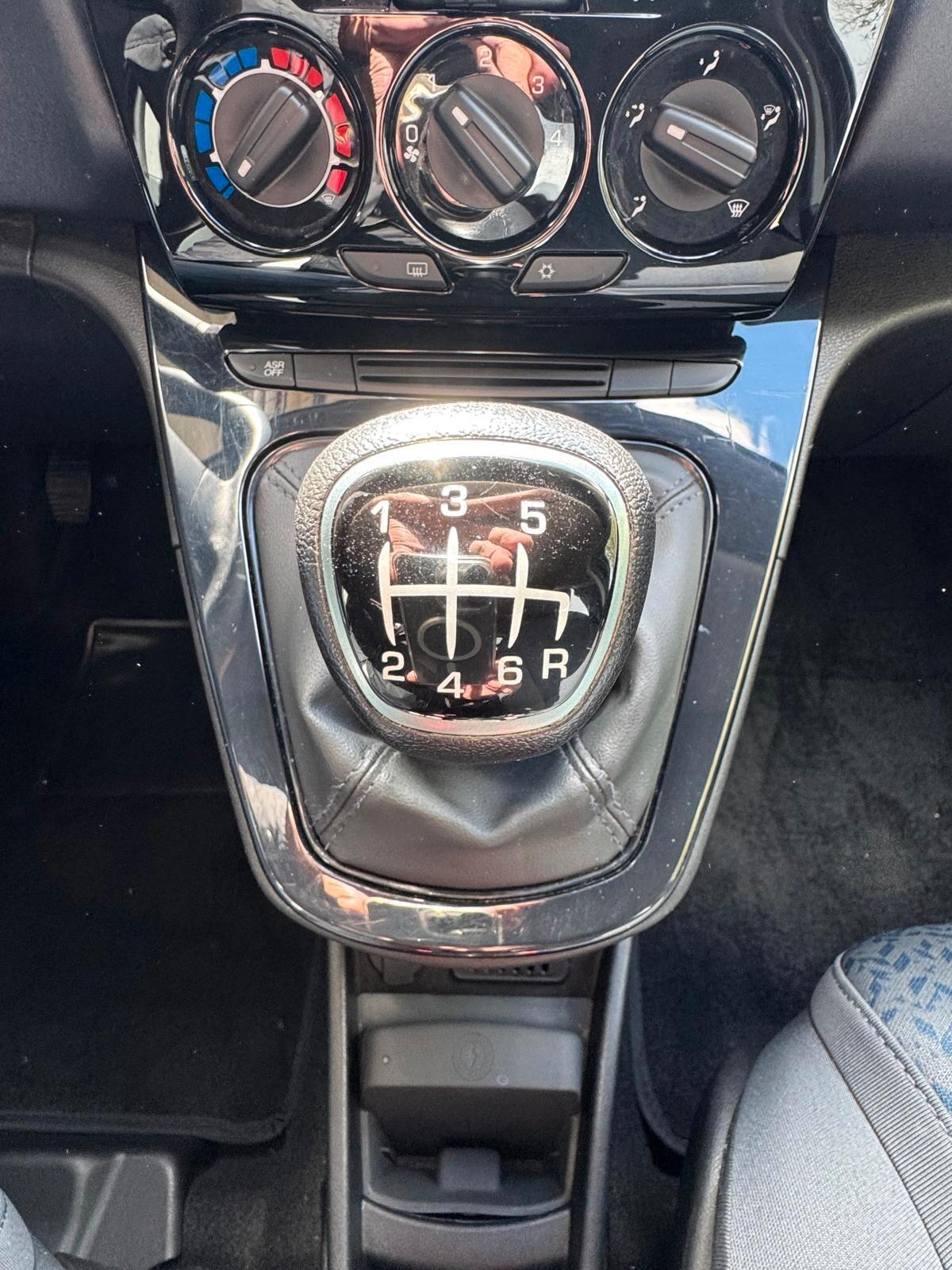 Lancia Ypsilon 1.0 FireFly 5 porte S&S Hybrid Gold