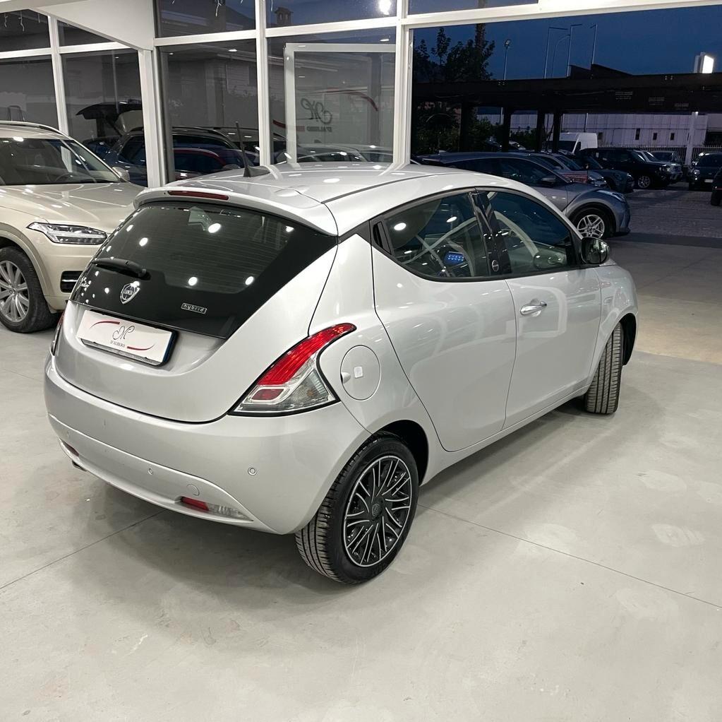 Lancia Ypsilon 1.0 FireFly 5 porte S&S Hybrid Ecochic Gold