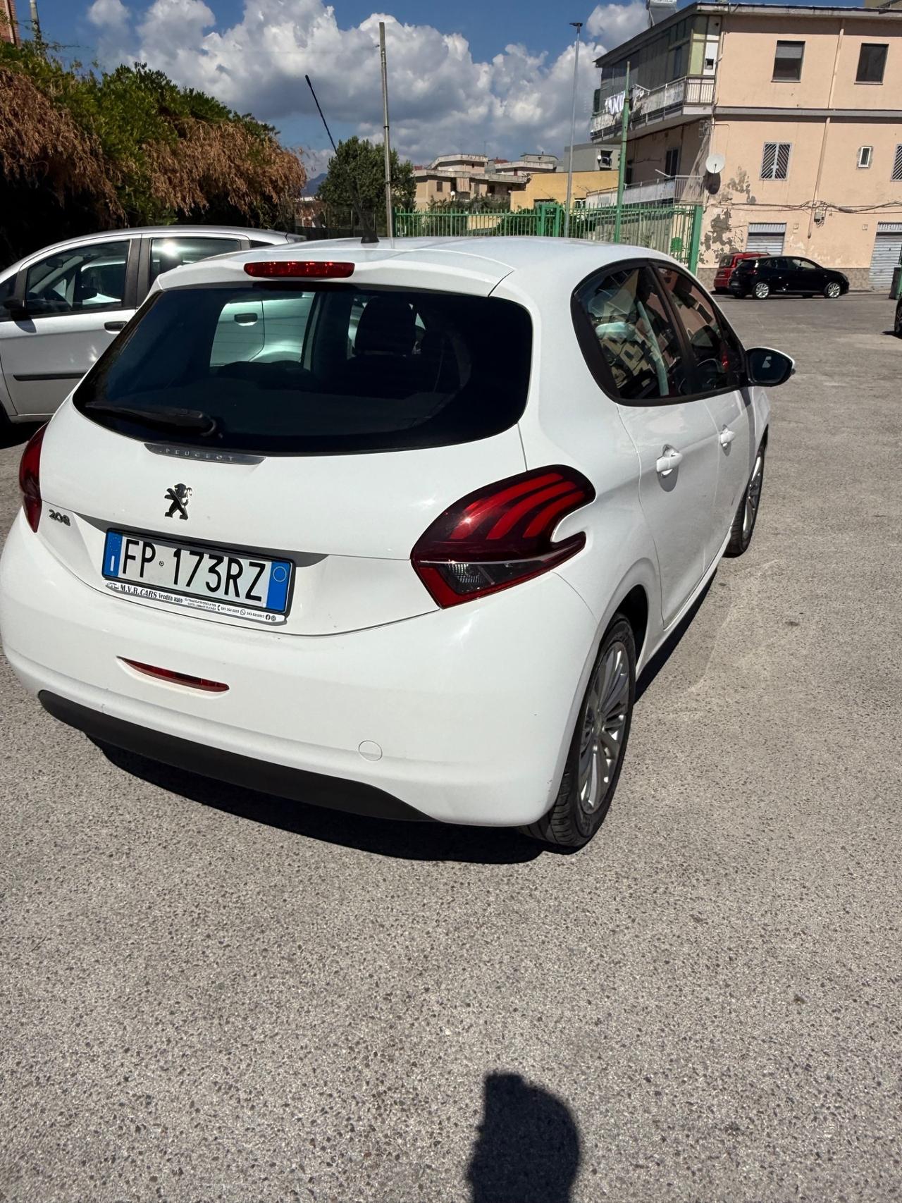 Peugeot 208 BlueHDi 1.6 75 5 porte Allure