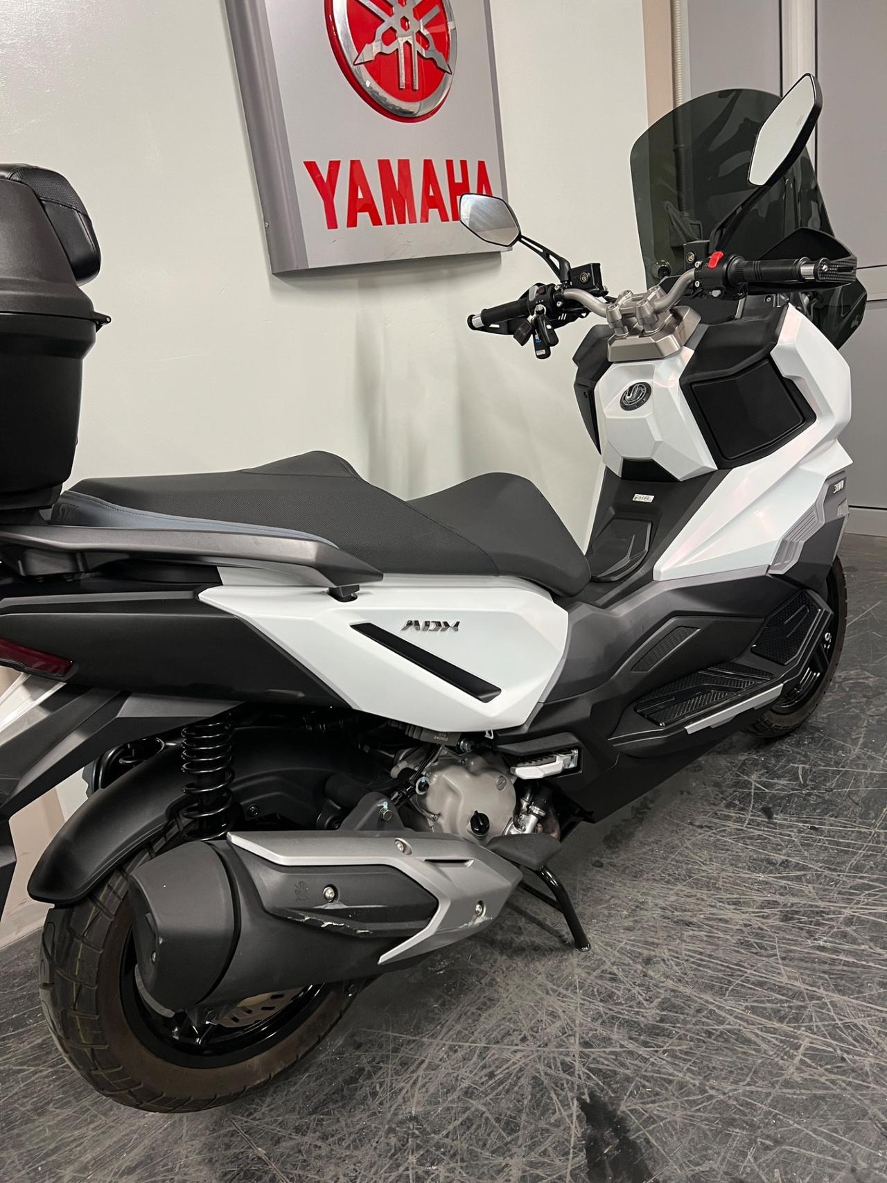 Sym ADX 300