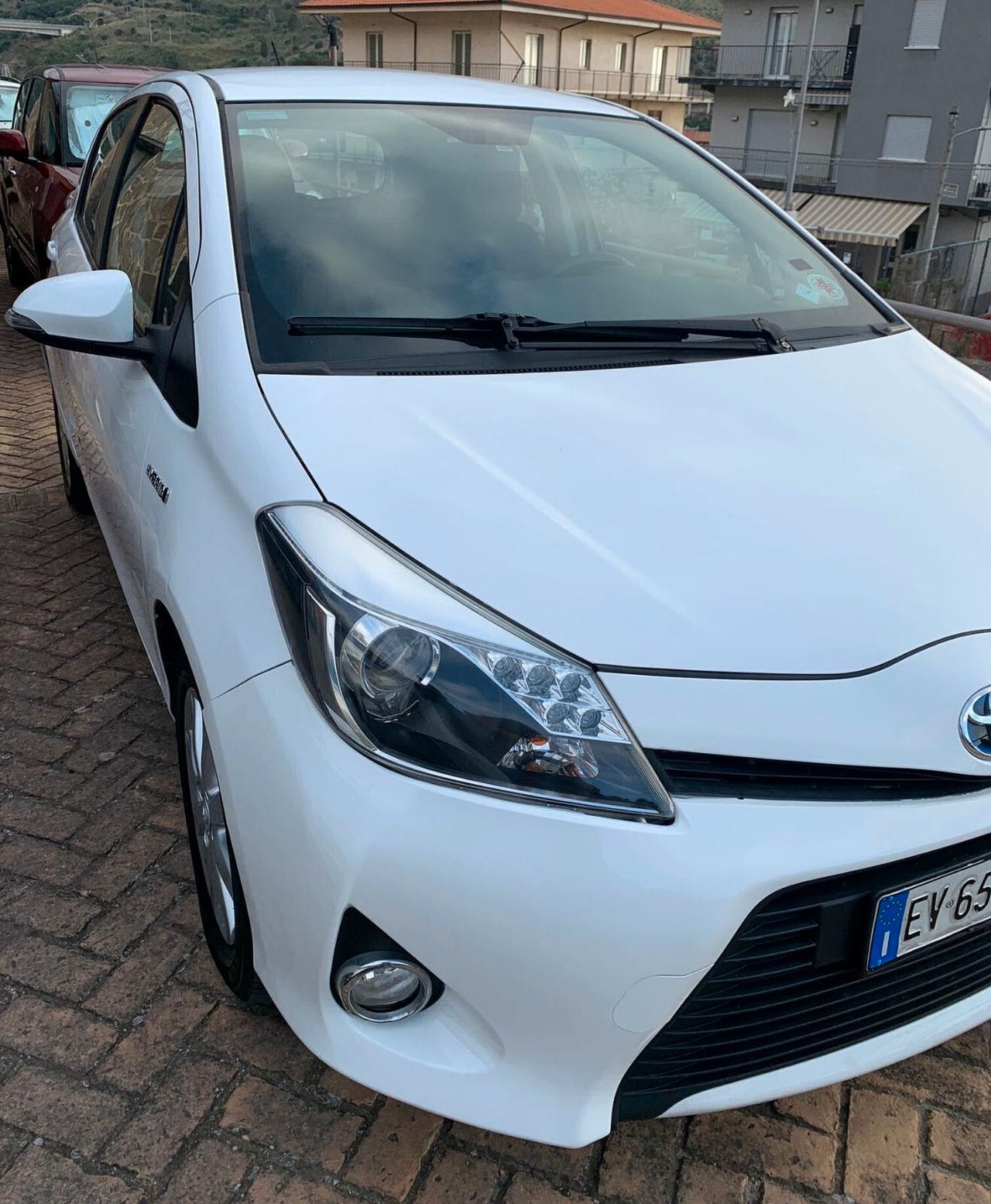 Toyota Yaris 1.5 Hybrid 5 porte Lounge
