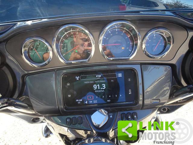 HARLEY-DAVIDSON FLHX Street Glide CVO
