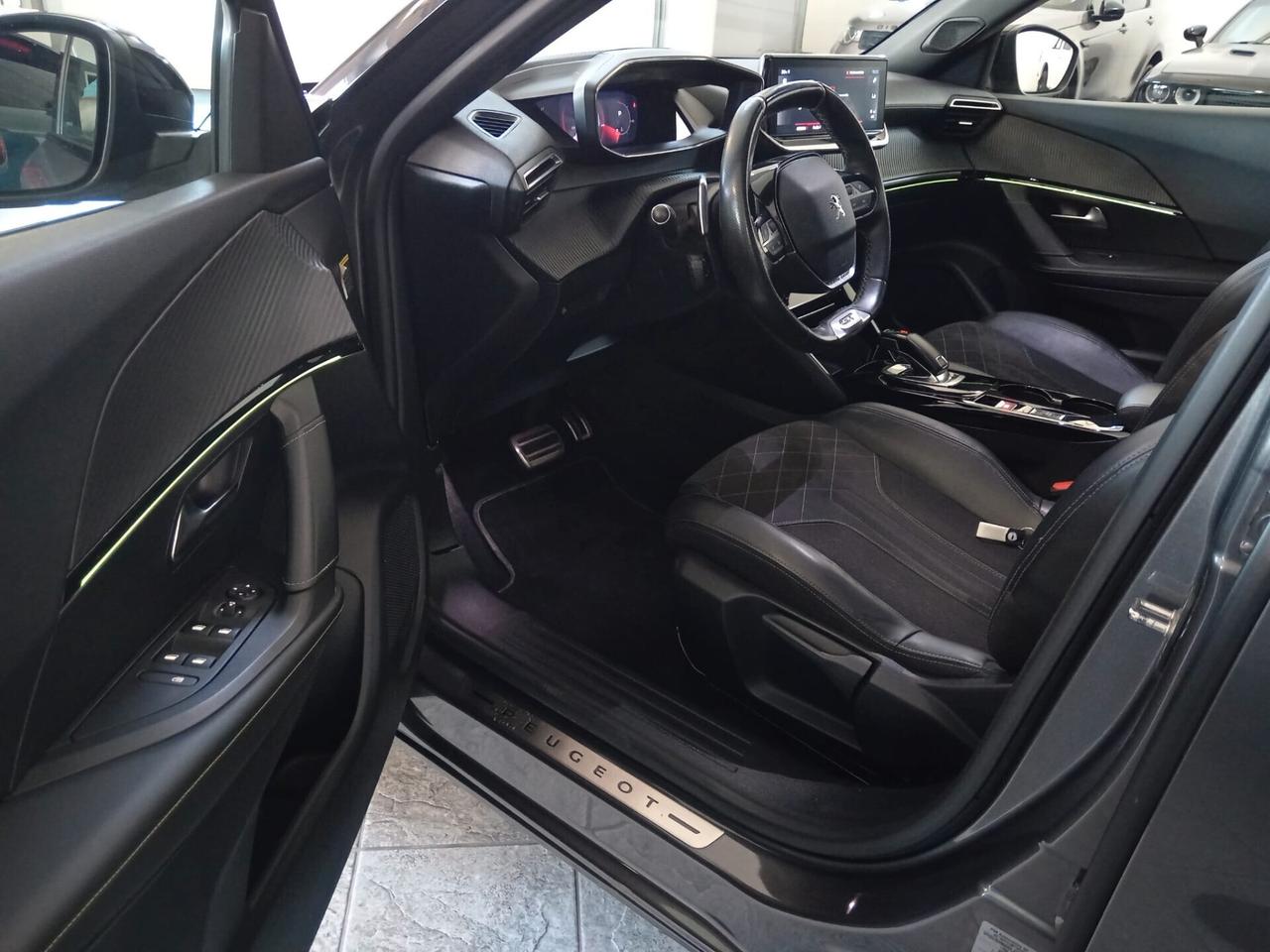 Peugeot 2008 PureTech 155 S&S EAT8 GT
