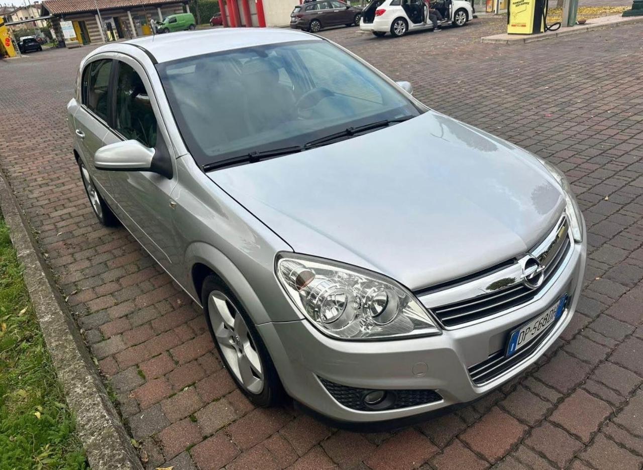 Opel Astra 1.7 CDTI 101CV 5 porte Cosmo