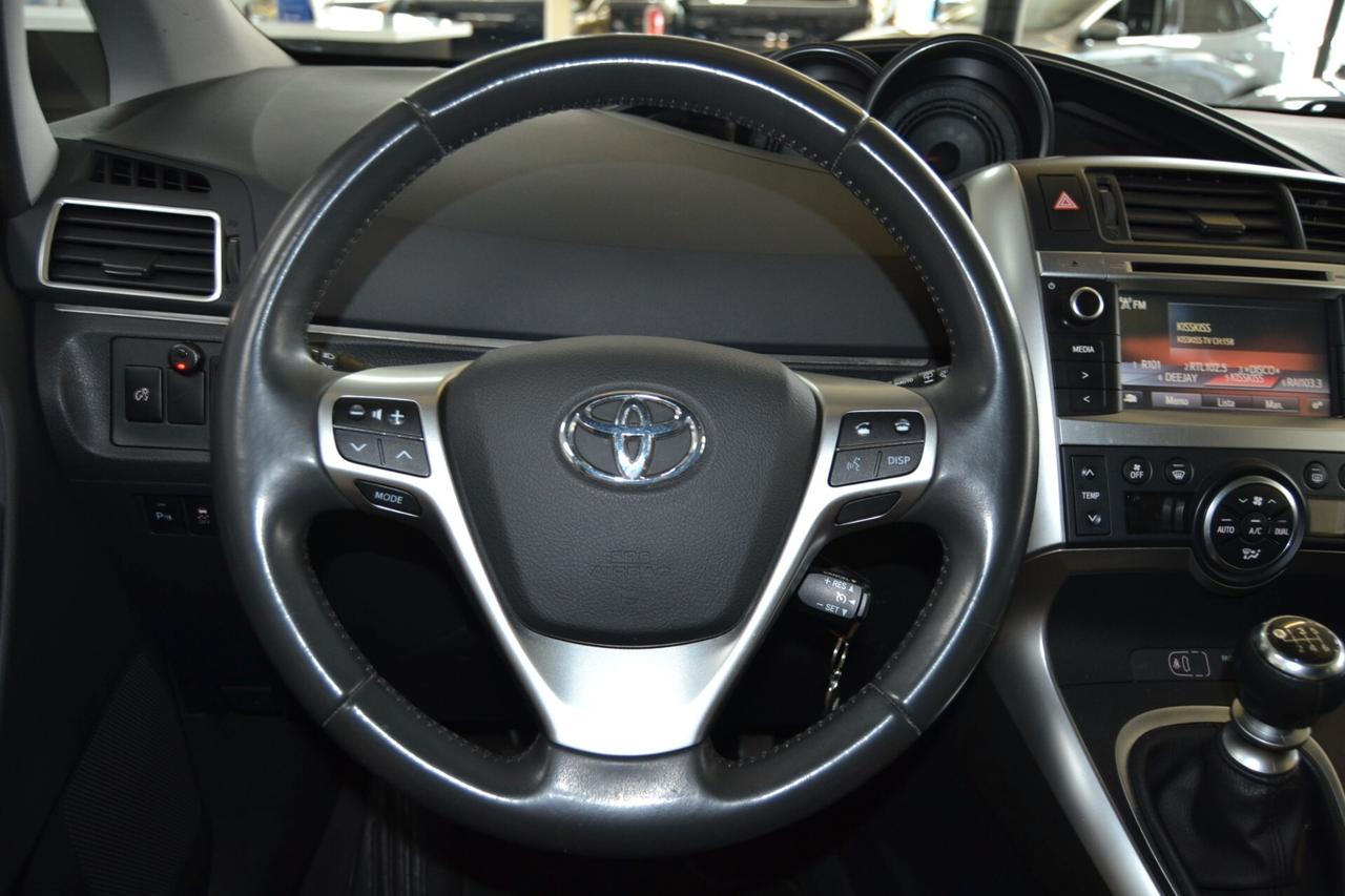Toyota Verso 1.6 D-4D Style 7Posti/Navi/Tetto/Cruise