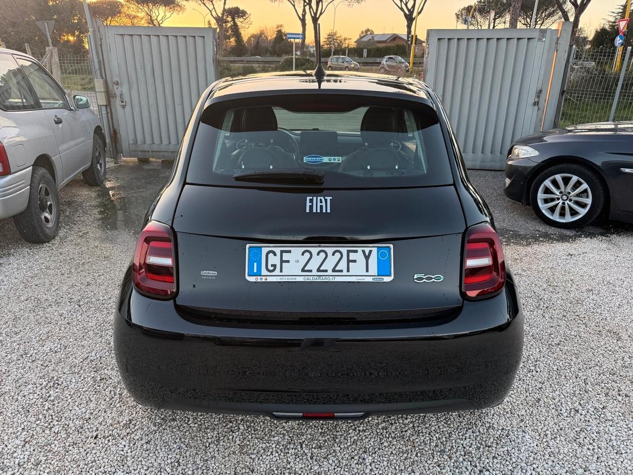 Fiat 500 500e Berlina 42 kWh Icon