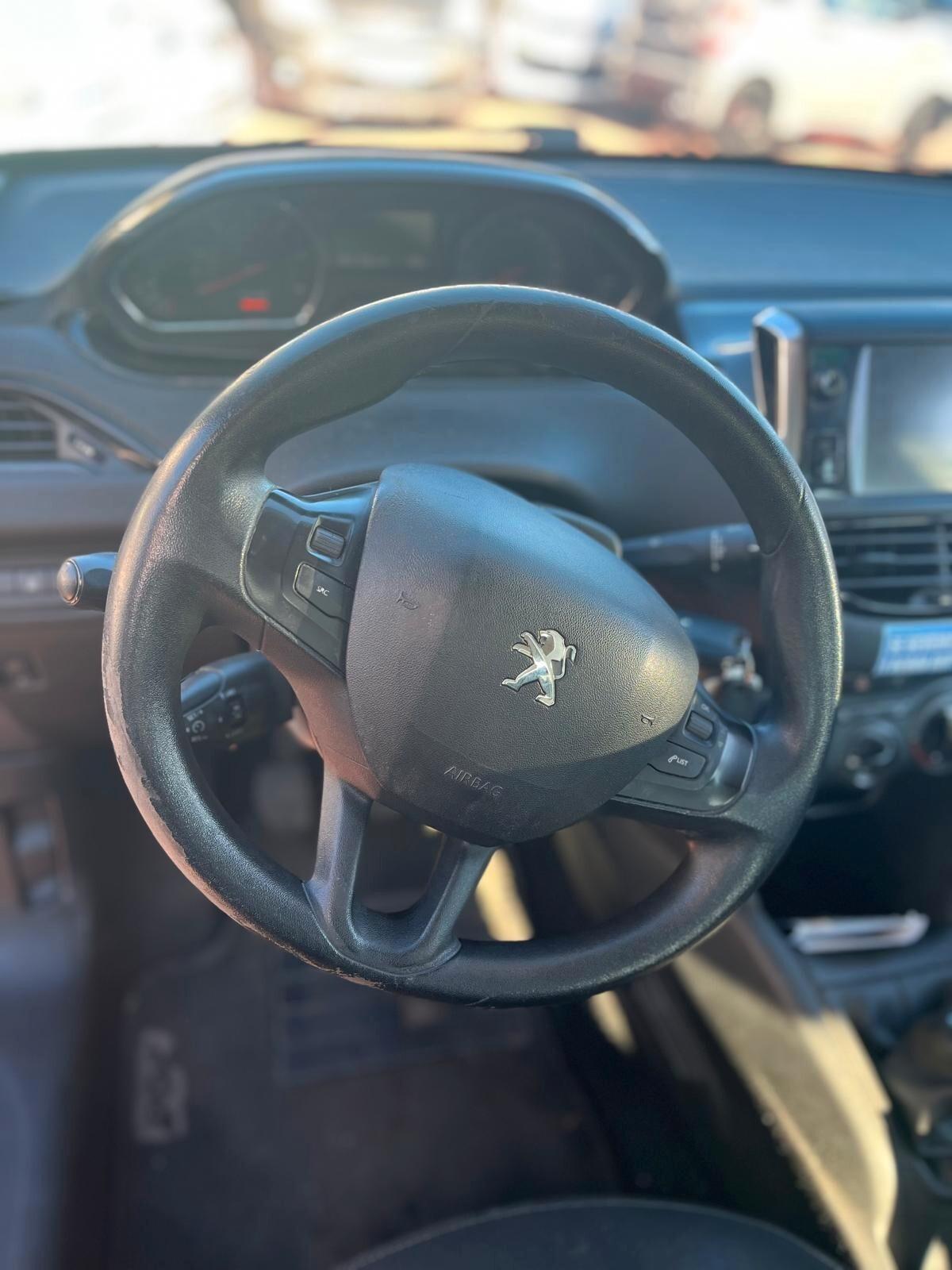 Peugeot 208 1.4 HDi 68 CV 5 porte Allure