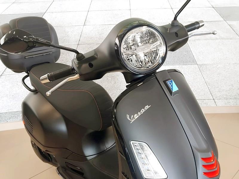 Piaggio Vespa GTS 300 Supersport HPE