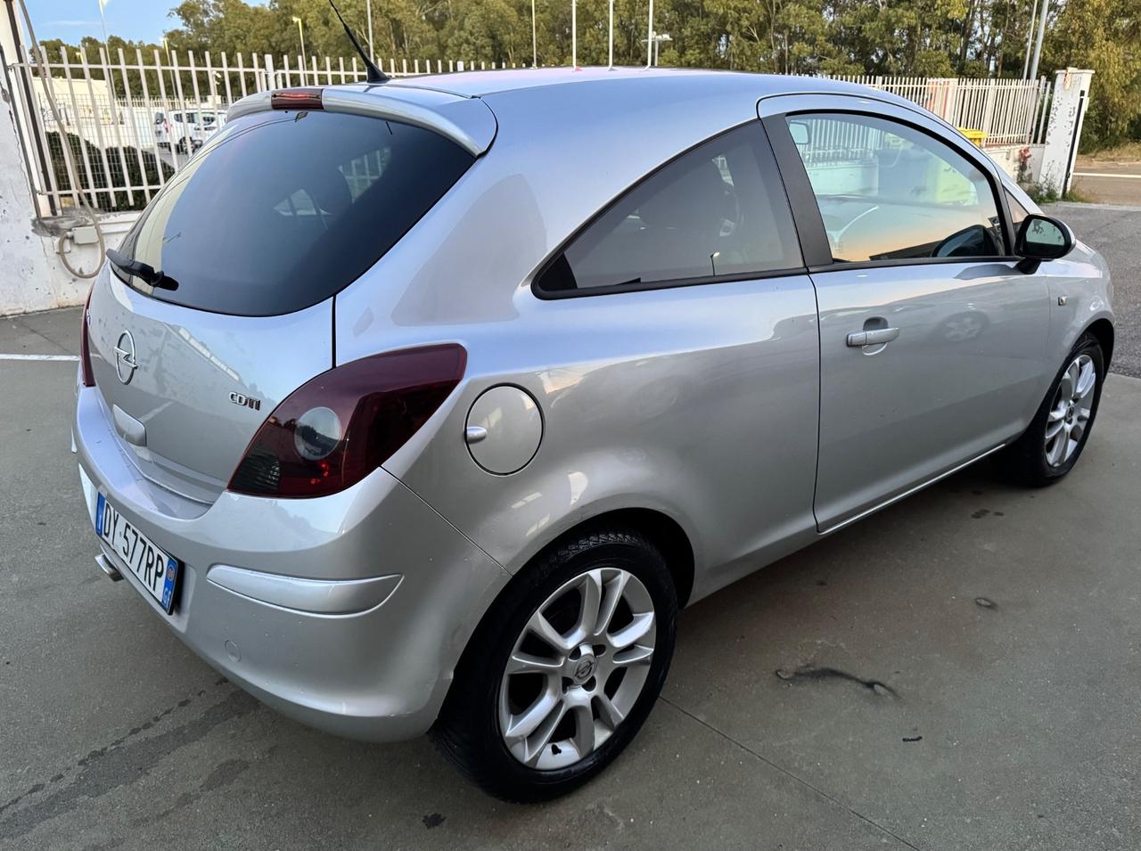 Opel Corsa 1.3 CDTI 90CV SPORT -61.000 KM-