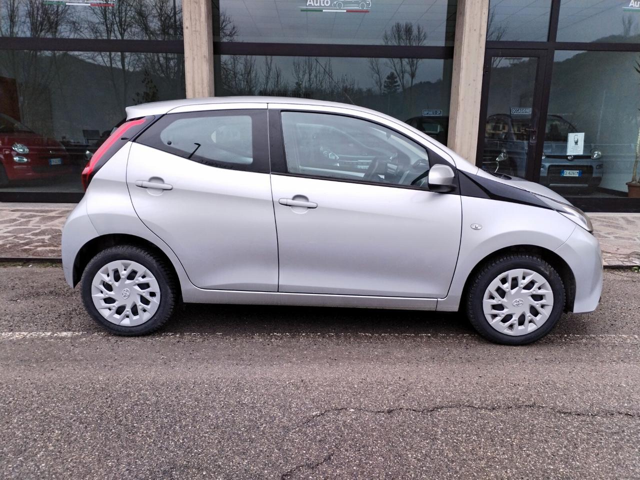 Toyota Aygo Connect 1.0 VVT-i 72 CV 5 porte x-clusiv
